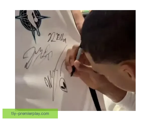 小小孩角约基奇让文班画外星人